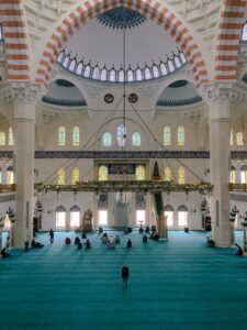 Pentingnya Menjaga Sholat Berjamaah: Keutamaan dan Hikmahnya