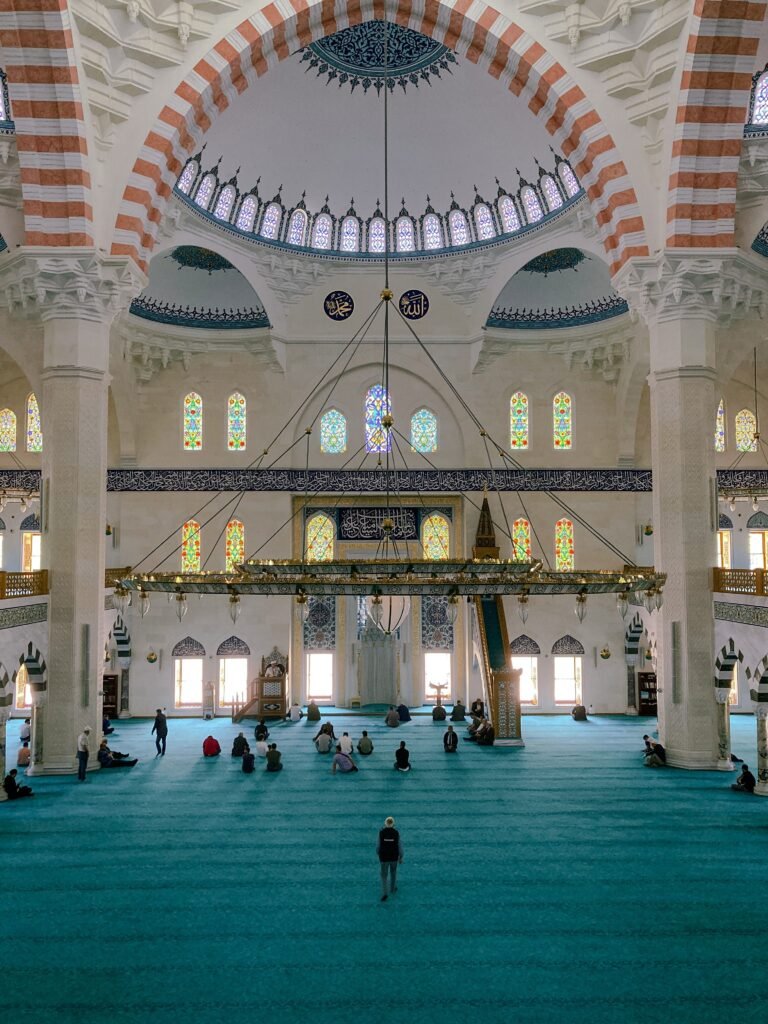 Pentingnya Menjaga Sholat Berjamaah: Keutamaan dan Hikmahnya